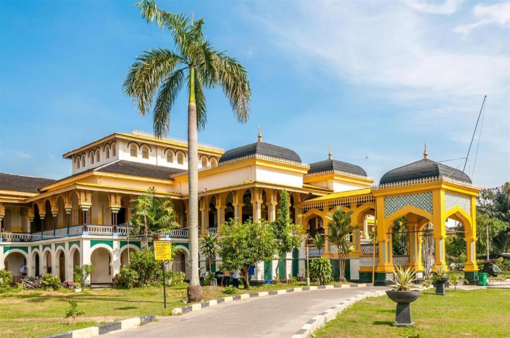 Oyo 1557 Bungas Guest House Medan Eksteriør bilde