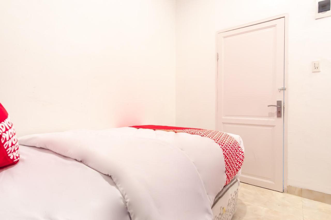 Oyo 1557 Bungas Guest House Medan Eksteriør bilde